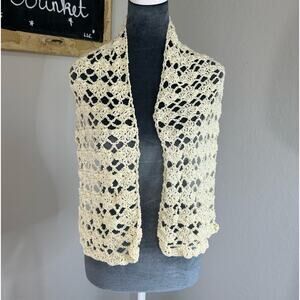 Handmade- cream intricate crochet knit scarf- pin in front with brooch- OS-